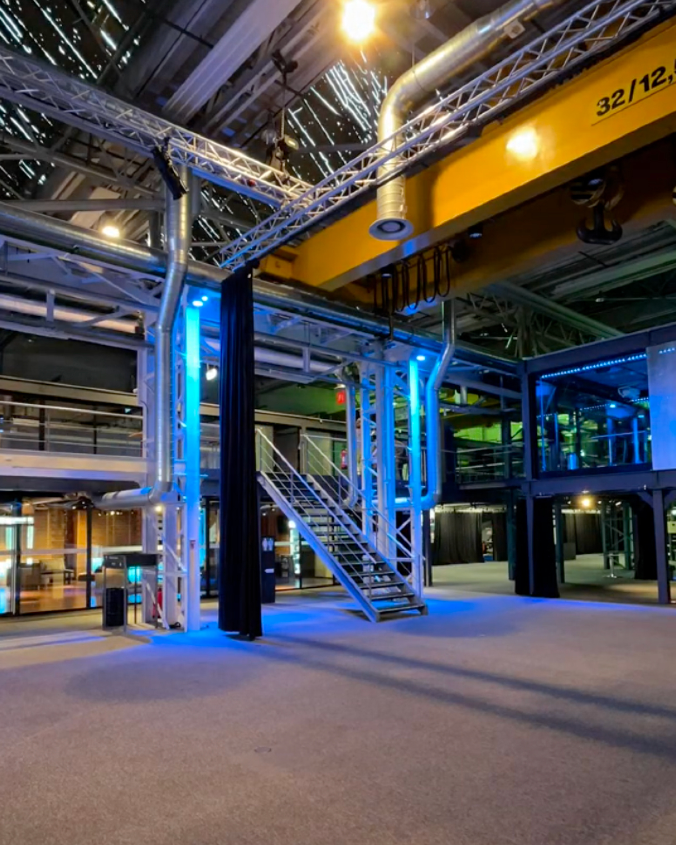 Pre-Opening, leerer Saal mit 13-Meter-LED 3